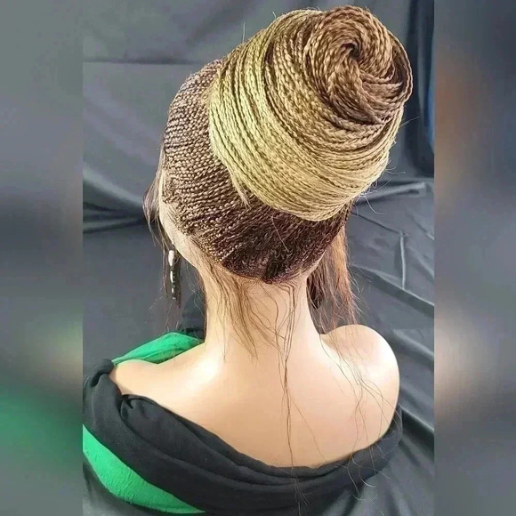 Braided wig  100% handmade, 0mbre wig, NWT feeding  braids absolutely gorgeous - Picture 4 of 16